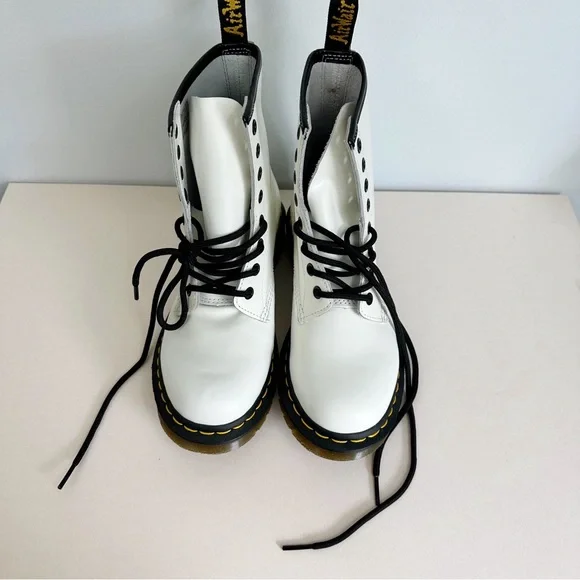 NWOT Doc Martens White Lace up 1460 Paschal leather 8-eye boot - Picture 8 of 9